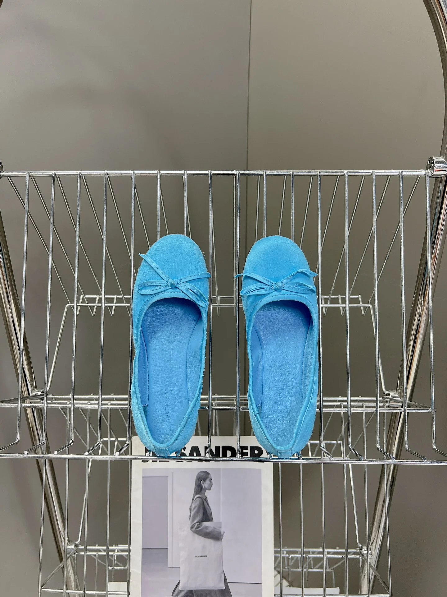 Коллекция Balenciaga 2023 года с подиума - Балетки - Синие