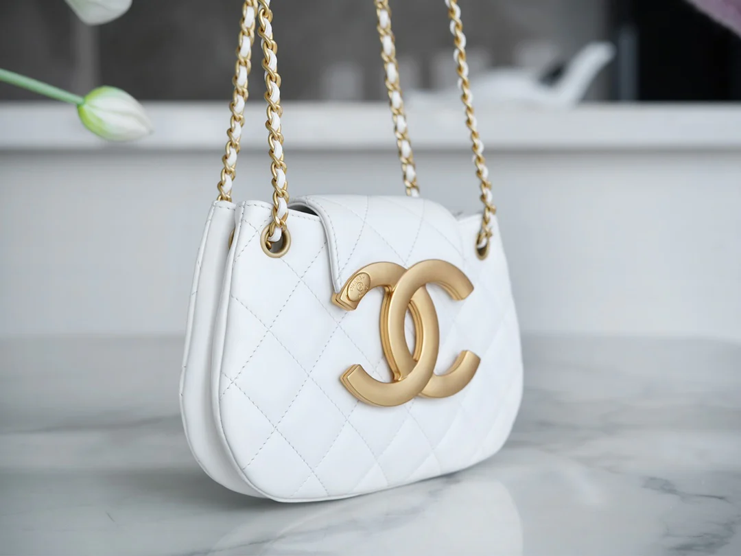 Chanel - Новая большая сумка-мессенджер Double C - Белая