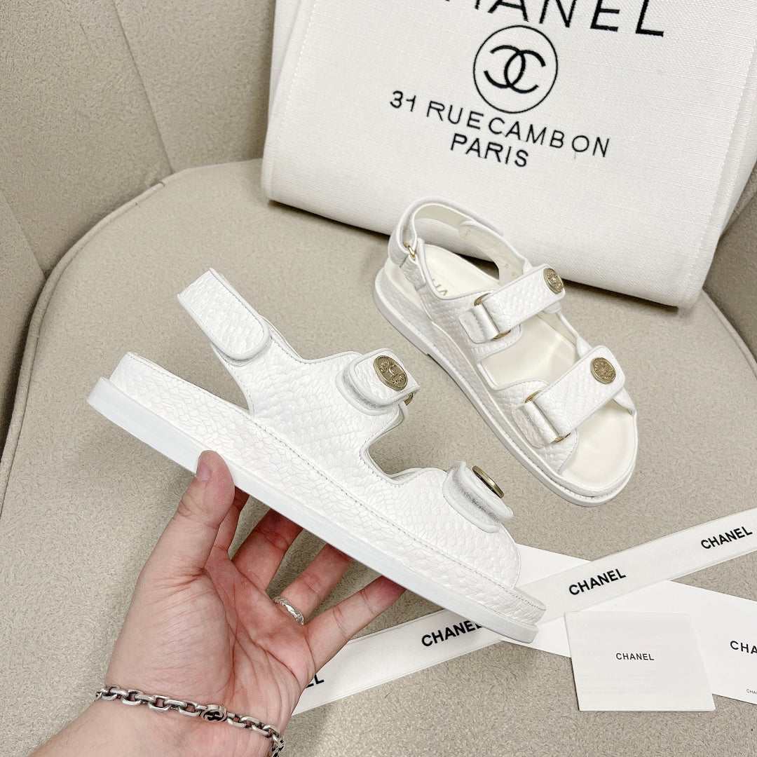 Chanel - Белые кожаные сандалии в клетку - 1