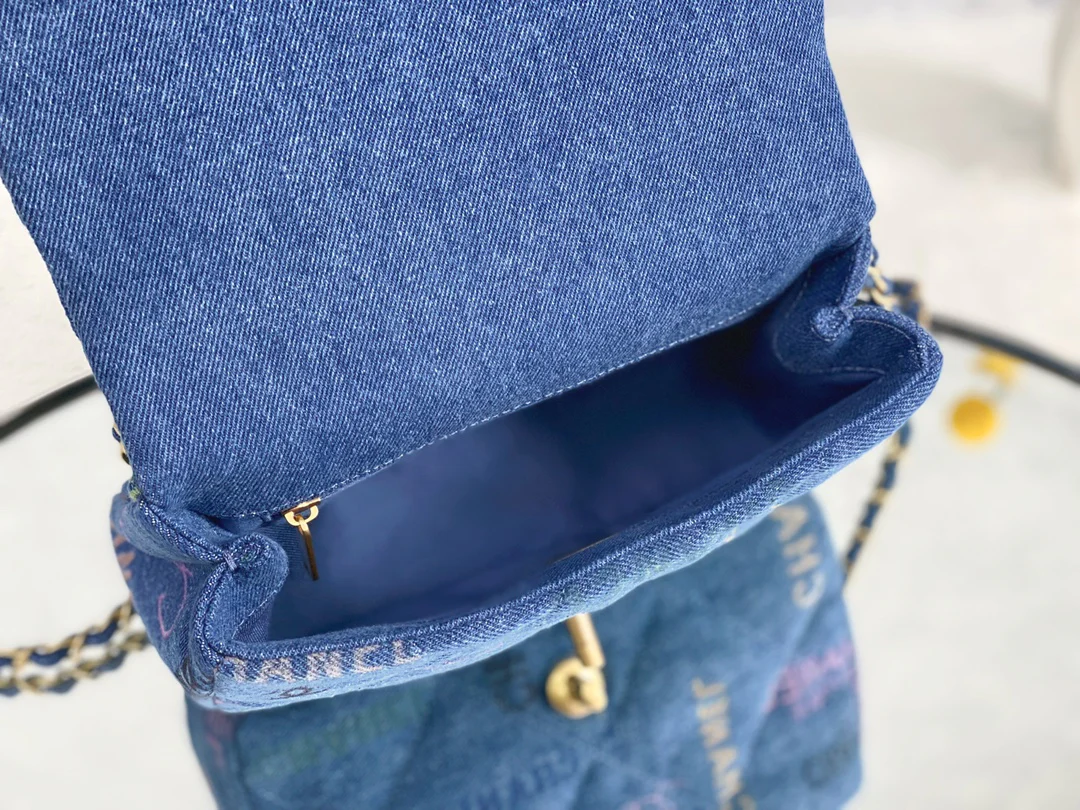 Сумка Chanel из коллекции весна/лето с граффити, джинсовая – CF Bag – 23 см