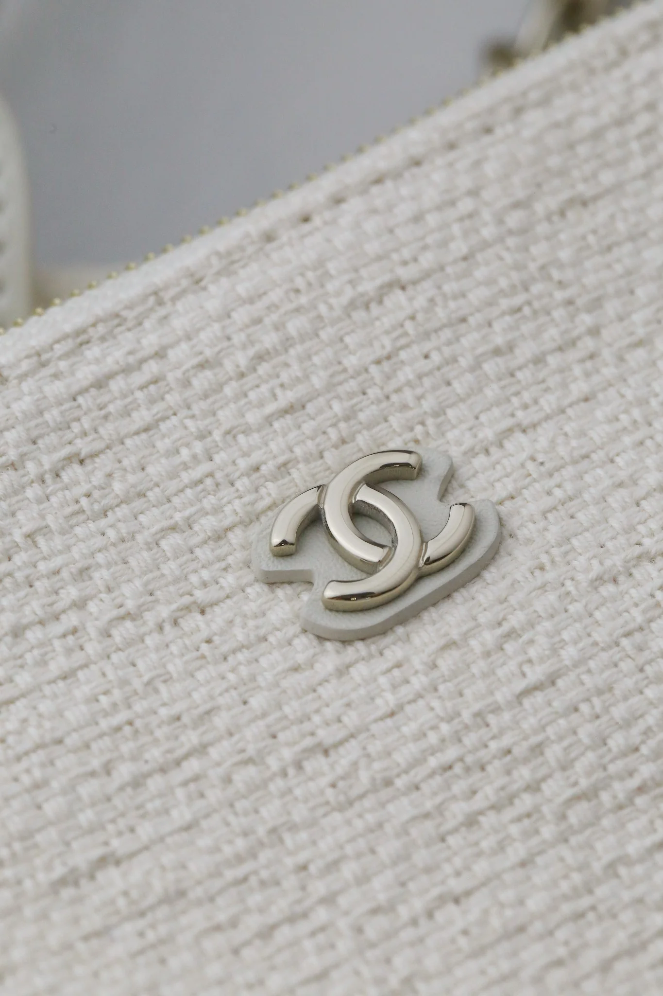 Пляжная сумка Chanel 25c, косметичка, красно-синяя.