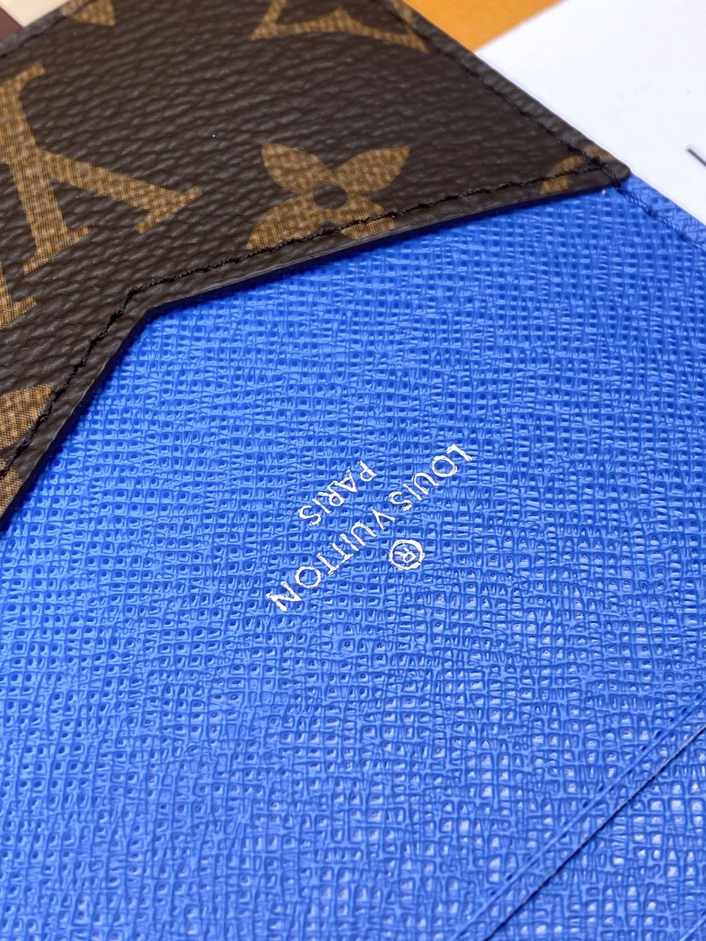 LV-m82867-Обложка для паспорта-Синяя