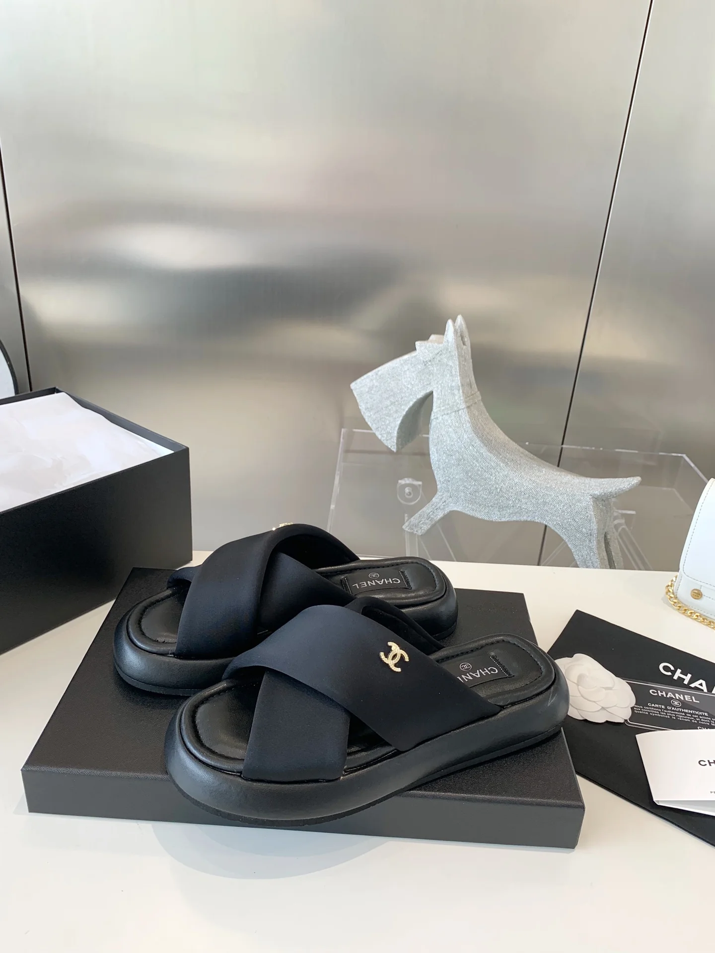 Летние тапочки Chanel 22 на платформе с перекрестным ремешком — размеры 35-40