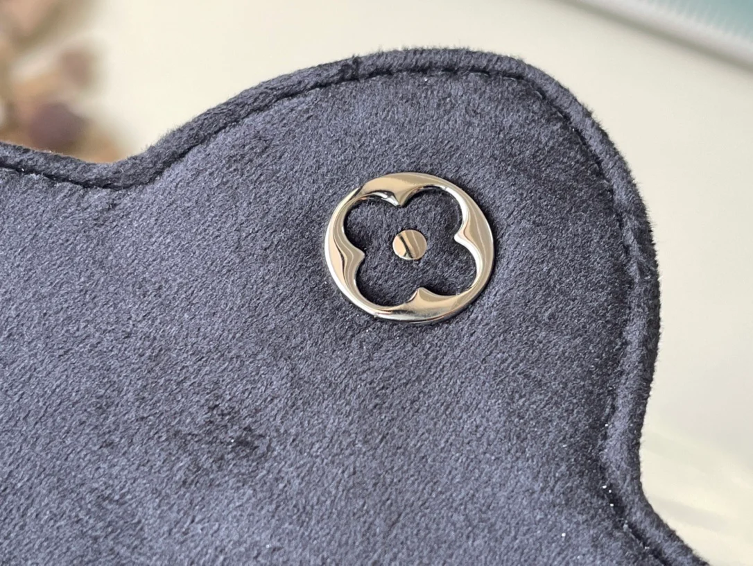 m23246-LV-capucines-flower-crown handbag-black mini