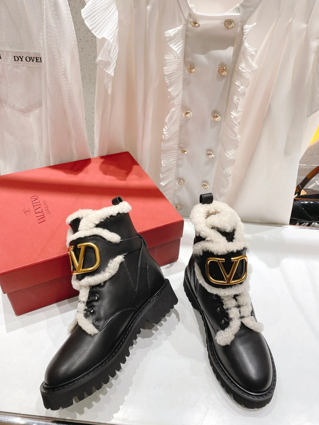 Ботинки на платформе Valentino с подкладкой из овчины — черные