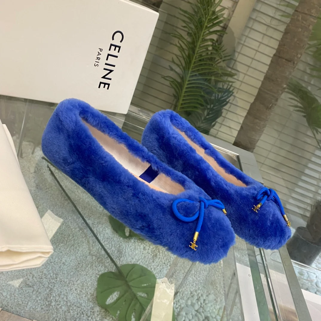 Лоферы Celine 22FW Осень/Зима, новая модель, с подвеской в ??виде Триумфальной арки.