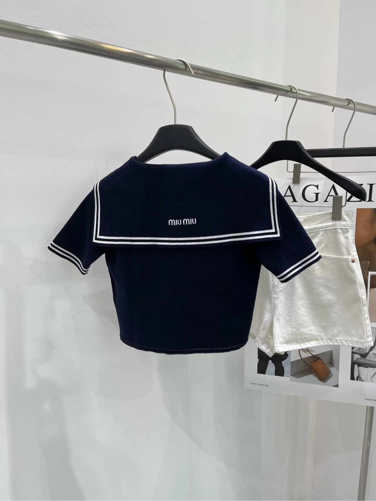 Miu Miu-2404 Футболка с коротким рукавом и воротником, темно-синяя с белой отделкой