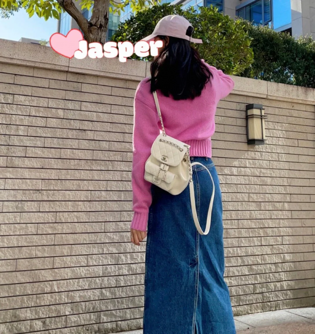 Рюкзак Chanel — белый, из вощеной кожи.