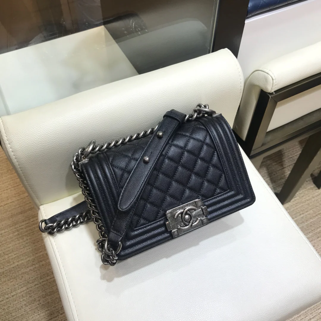 Chanel-boy-20cm-5