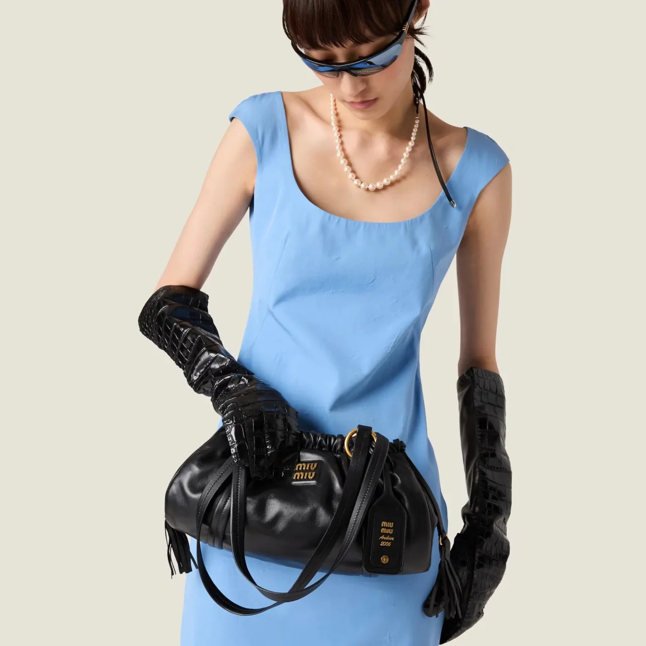 Сумка Miu Miu Joie из кожи наппа — маленькая — черная — Носите и делитесь