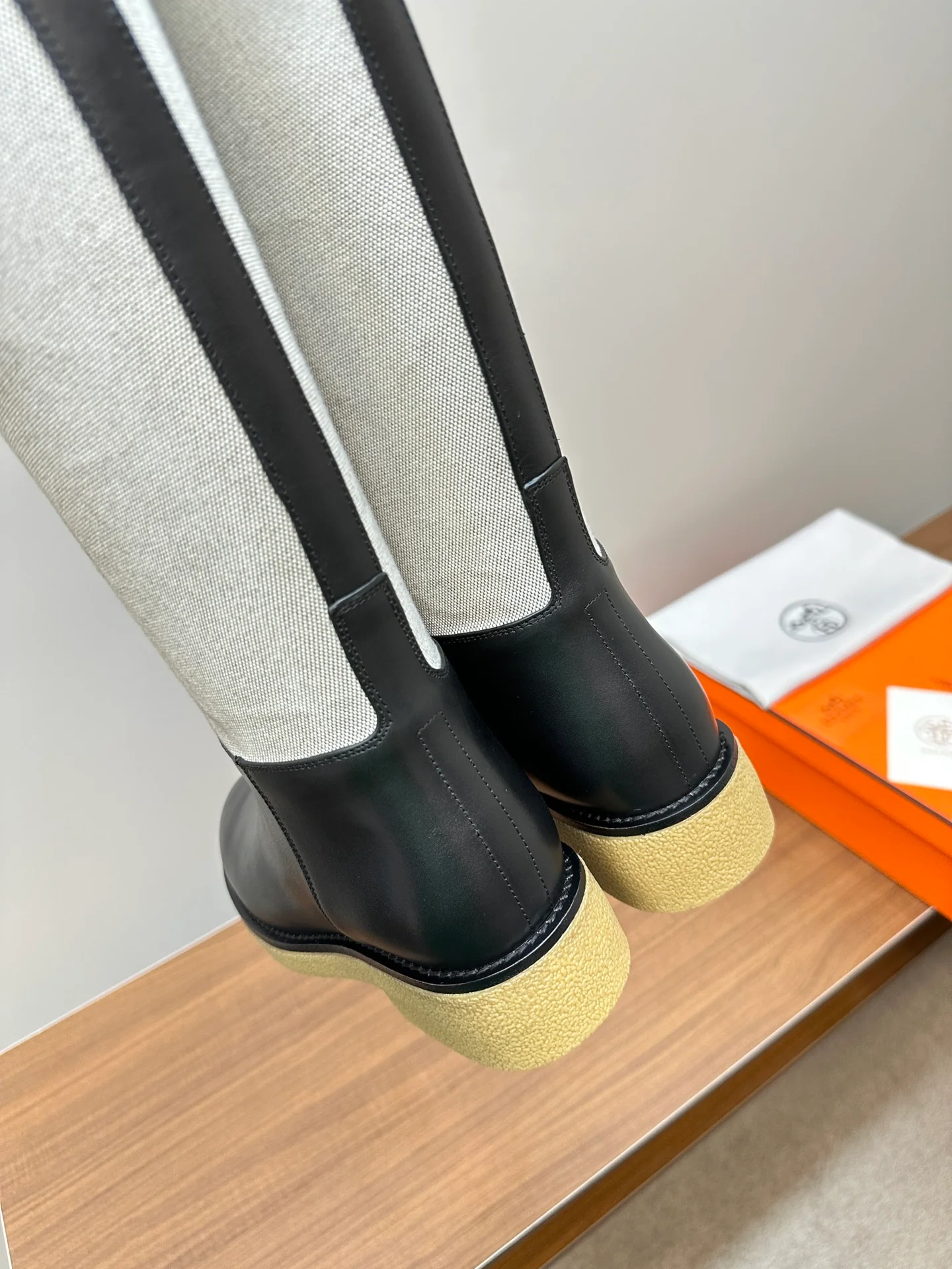 Ботинки Hermes Kelly Jumping Buckle Rider - белые