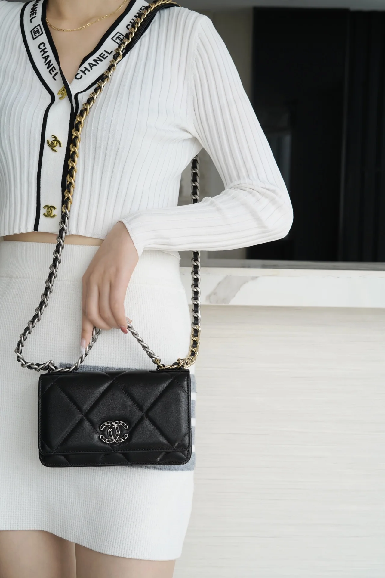 Chanel - 19 серия WOC - Черный с серебряной пряжкой - 1