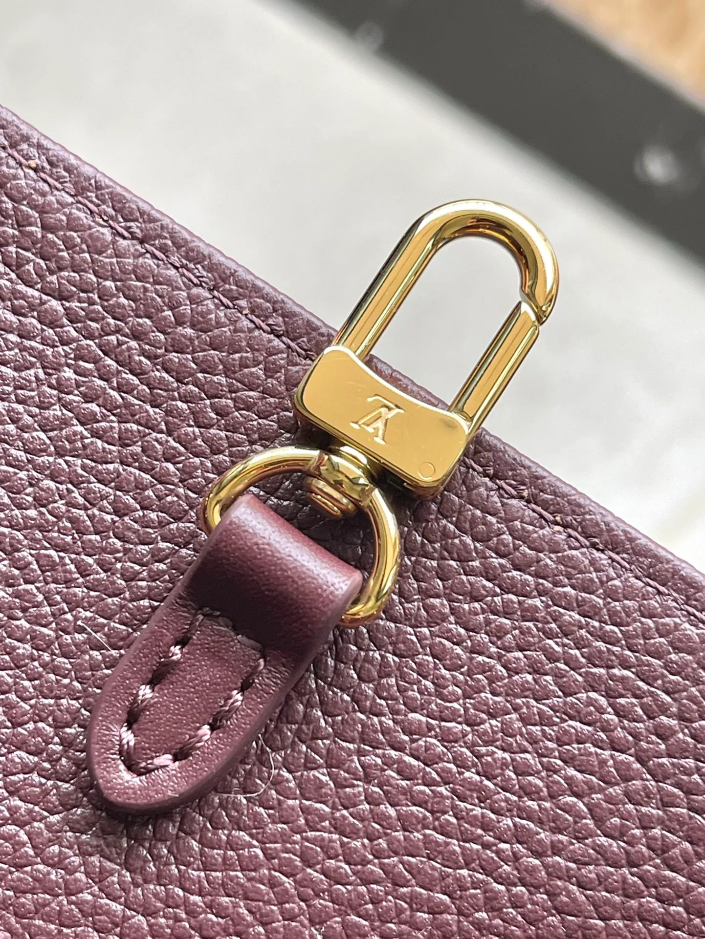 m46601-LV-ontheon-mm-Handbag-Burgundy