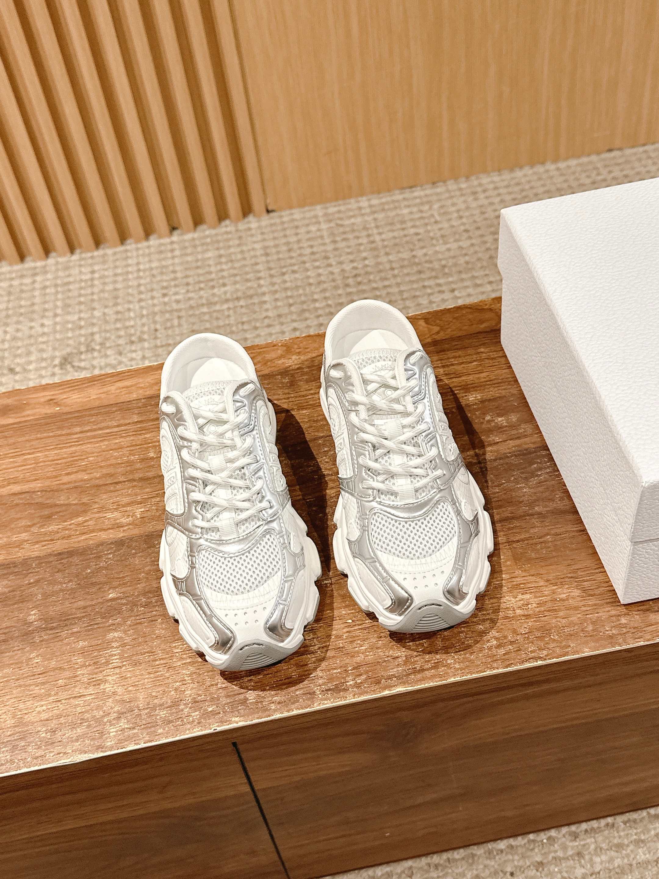 Новые повседневные массивные туфли/тапочки Dior Chrono - белые/серебристые