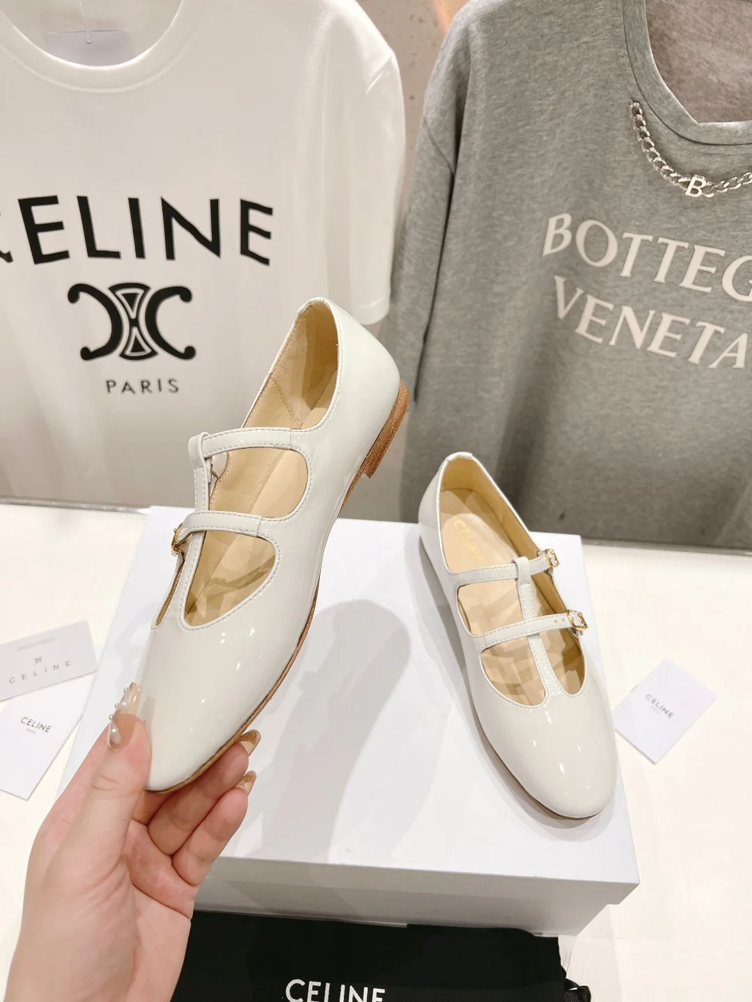 Новинка сезона весна/лето 2023 от Celine - Балетки Мэри Джейн - Белые