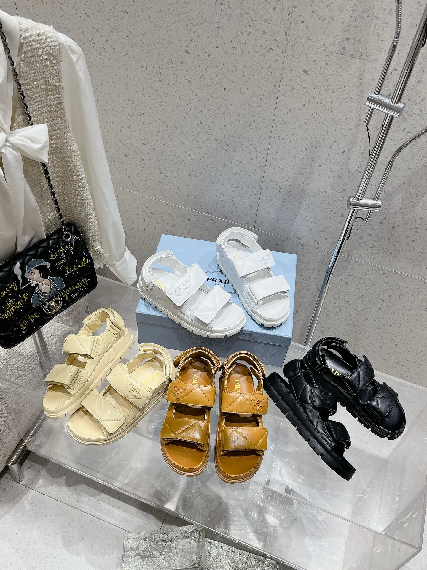 Сандалии Prada 2024 на платформе с застежкой-липучкой - желтые