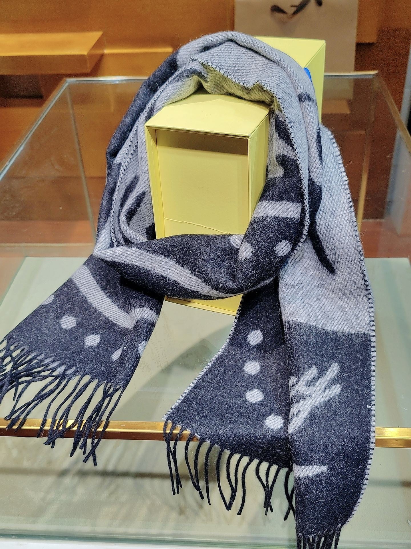 Кашемировый шарф Burberry 2024 года - 168 см - 32 кг