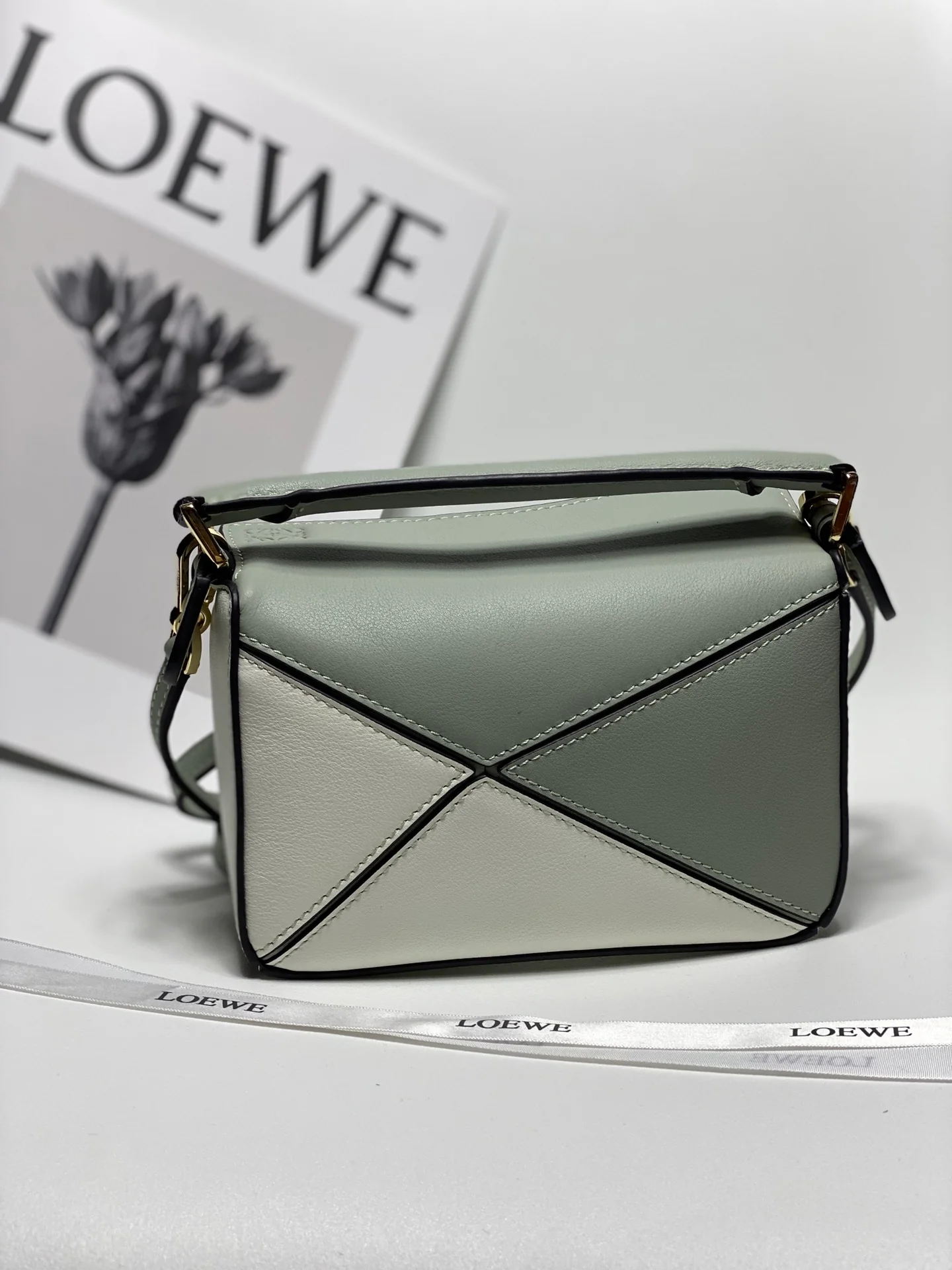 Миниатюрная сумка-головоломка Loewe из телячьей кожи