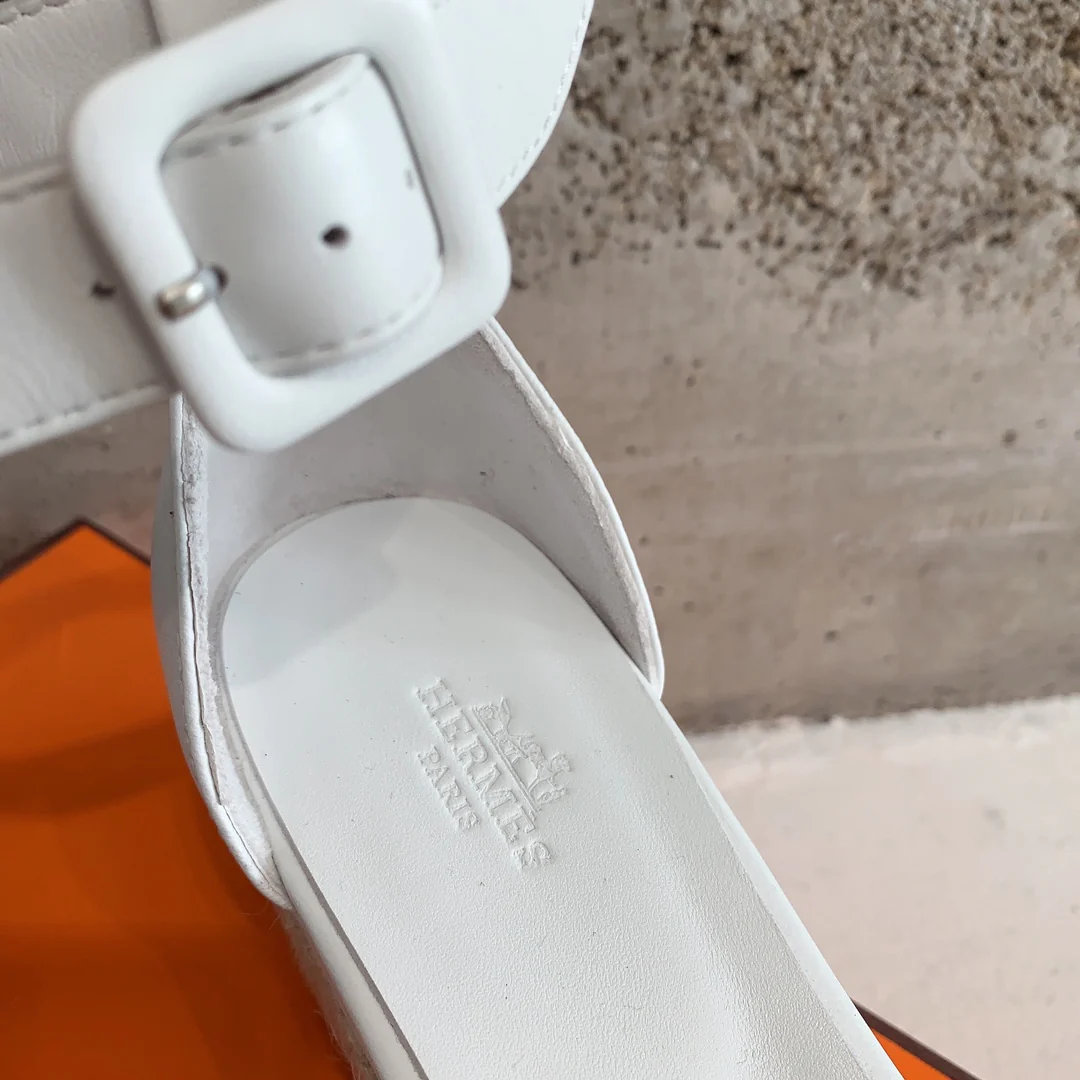 Сандалии на платформе Hermes - белые