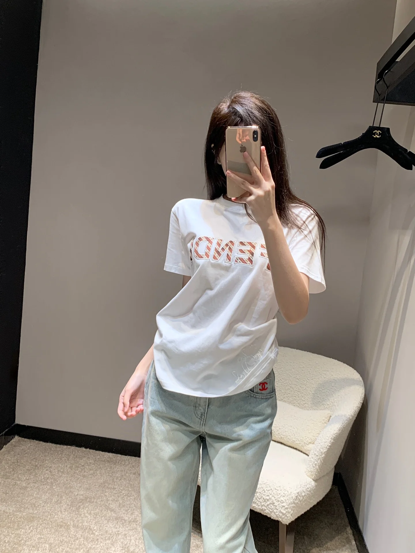 Футболка Fendi 2403-24ss Весна/Лето с вышитым логотипом, круглым вырезом и короткими рукавами - белая