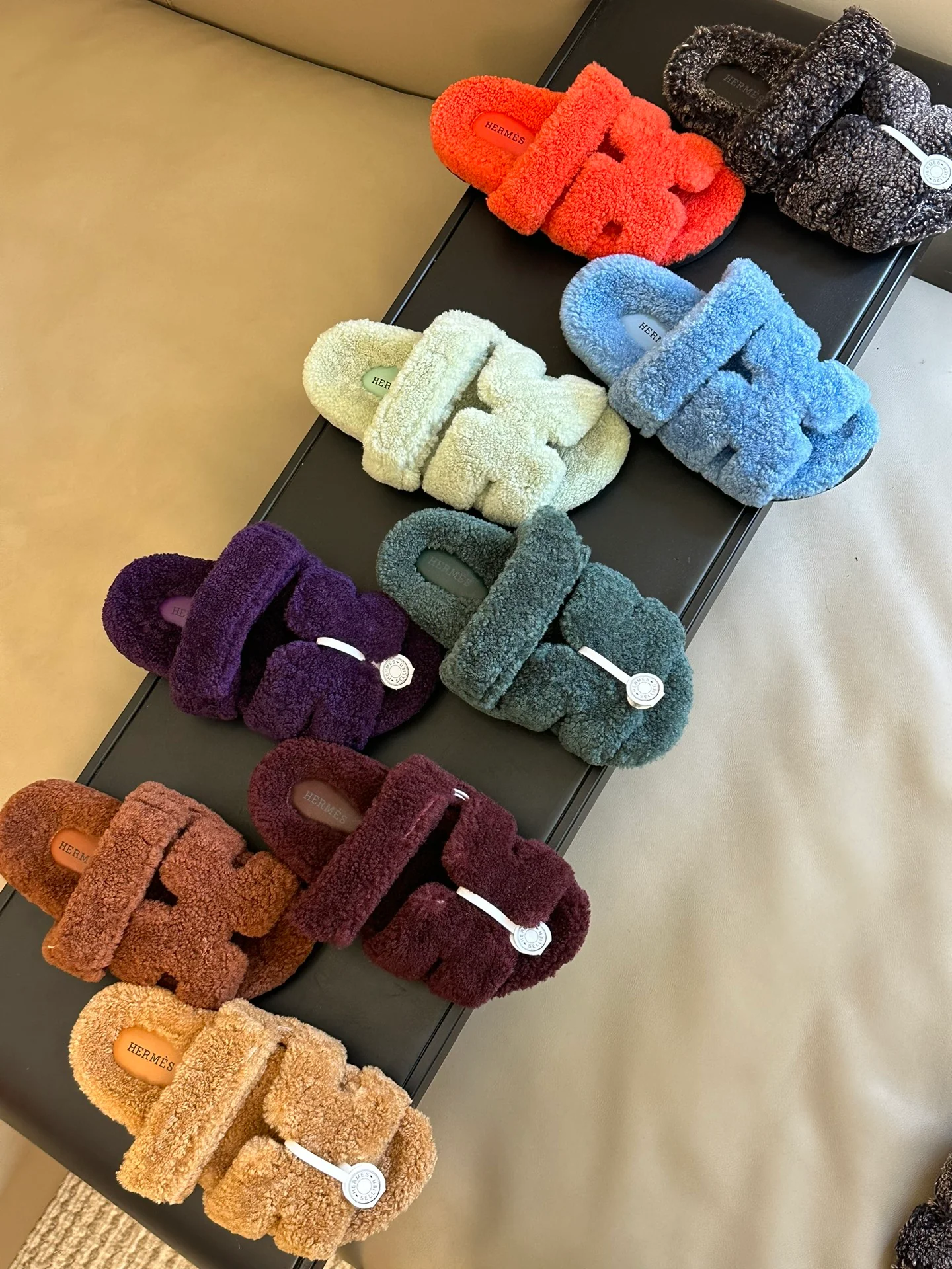 Hermes 2024 - Тапочки Gao Mao Er Jiu - Изображение из коллекции