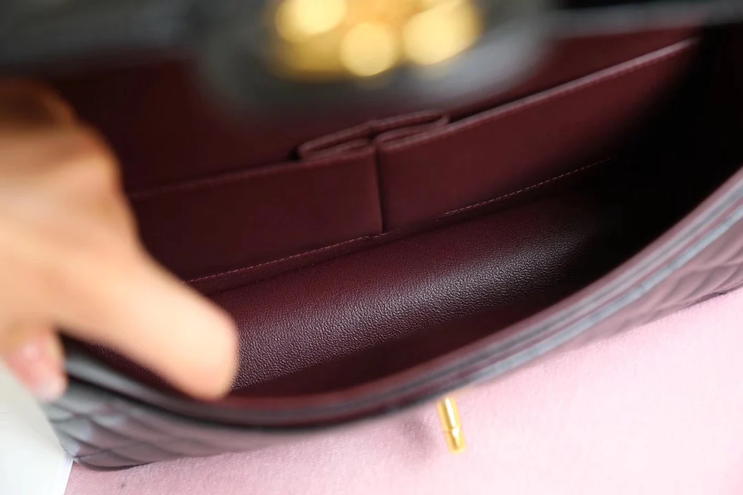 Chanel - Икра - Сумка CF - Черная с золотой фурнитурой - 25 см