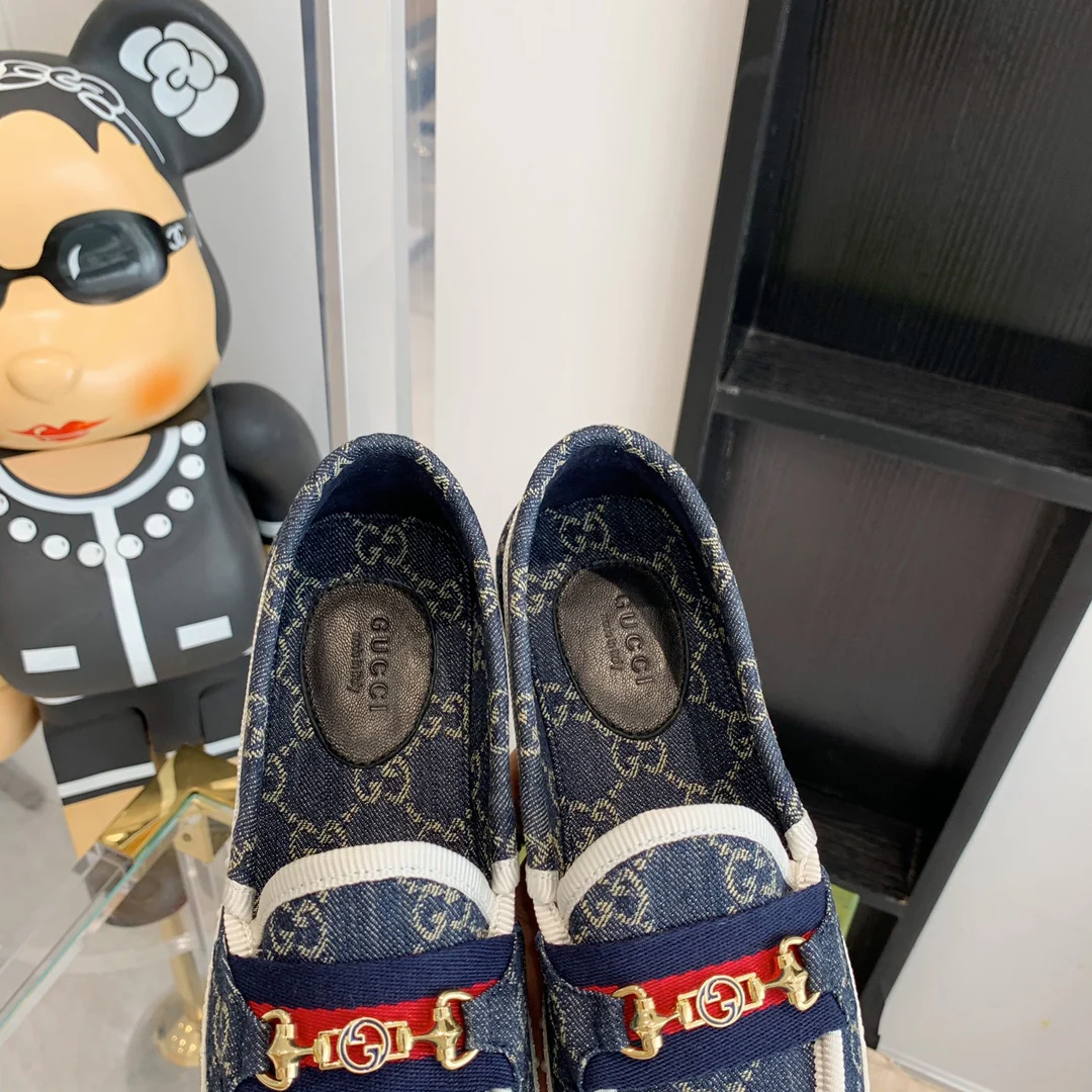 Лоферы Gucci - повседневная обувь на плоской подошве