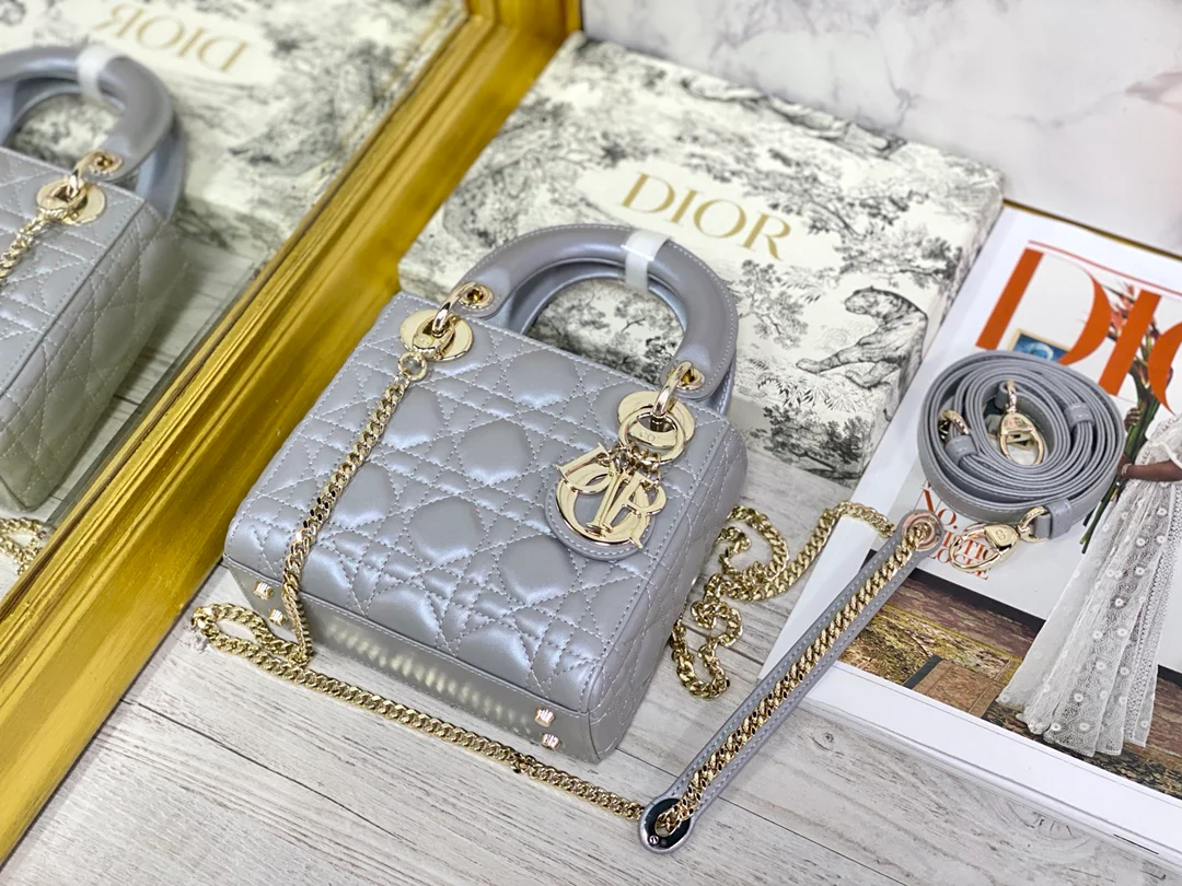 Мини-сумочка Dior Lady Dior - модель Princess Dior с тремя отделениями - 17 см - жемчужно-серый цвет, фурнитура с золотым покрытием