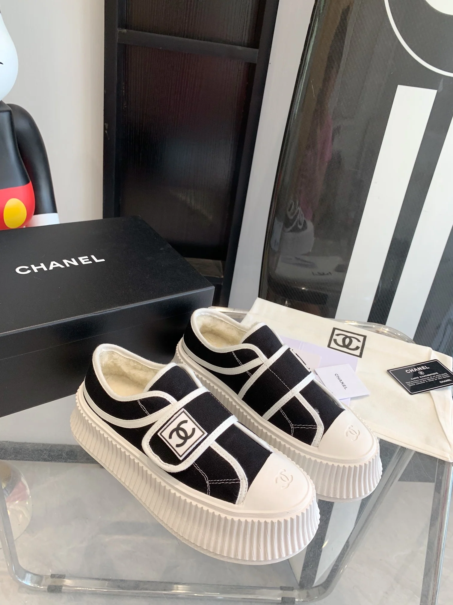 Белые кроссовки Chanel 22 на платформе с подкладкой