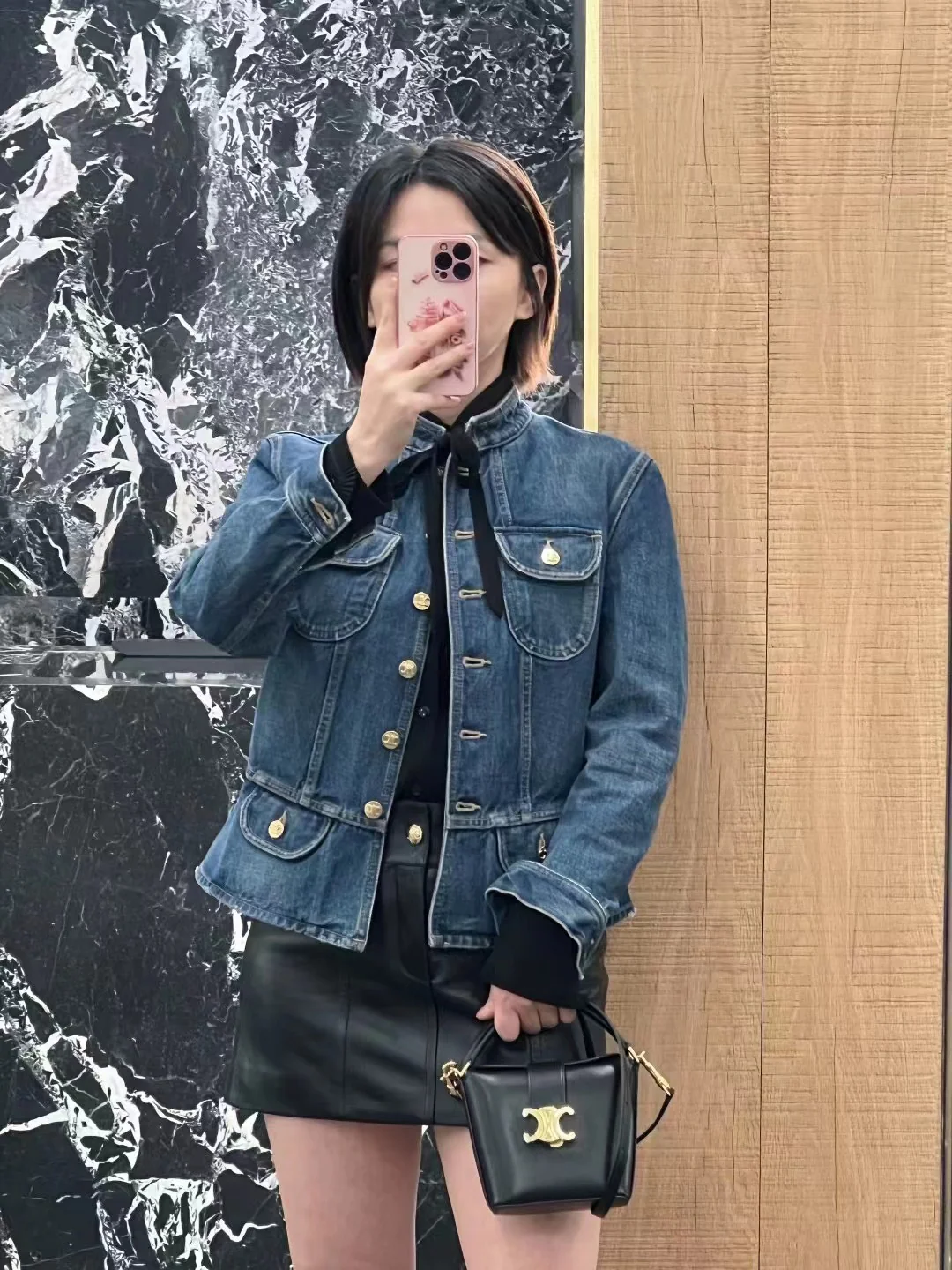 Миниатюрная кожаная сумка-ведро Celine Triomphe - черная