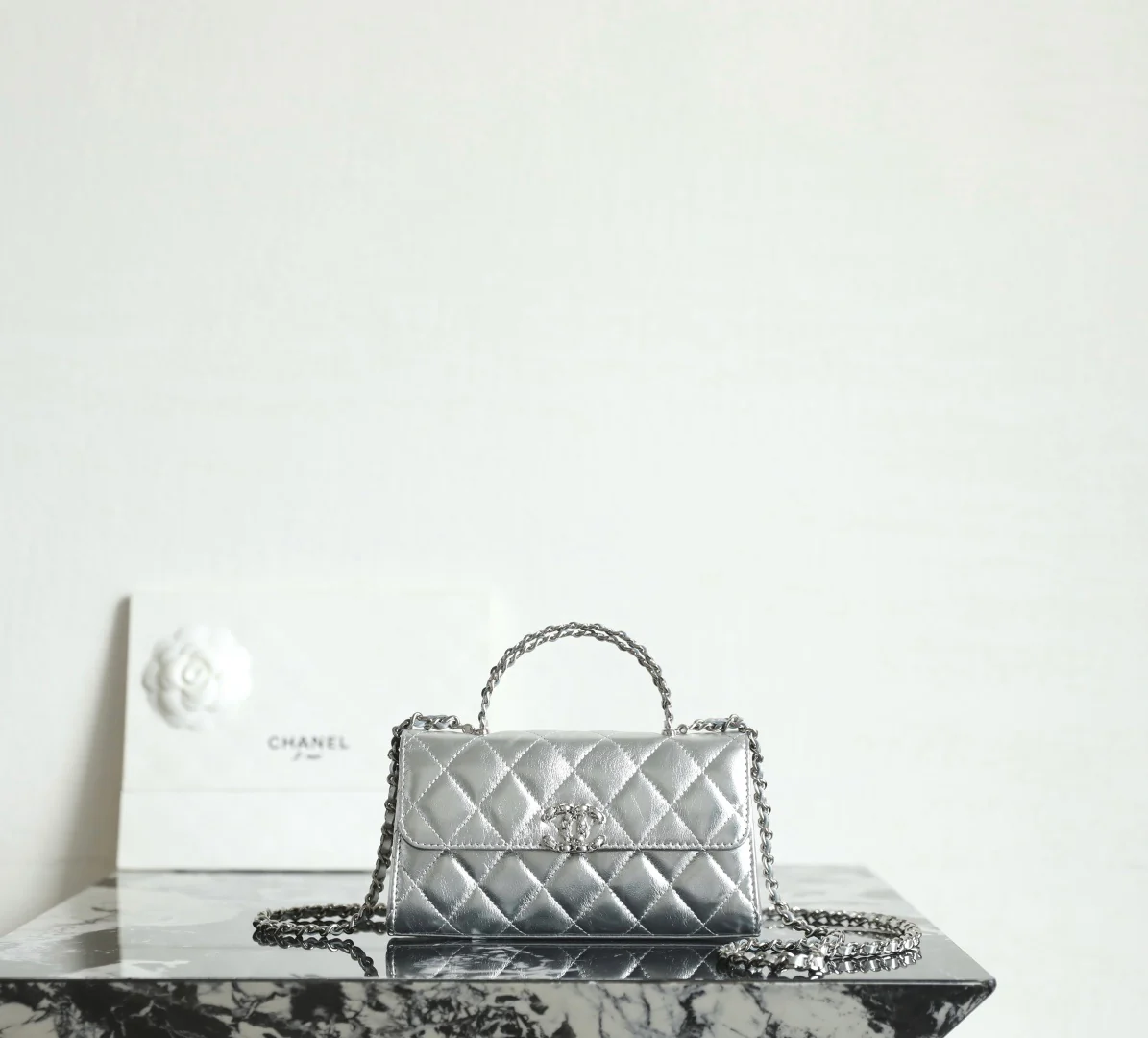 Chanel - ??? - Ручки через плечо - Металлический серебристый - Серебряная пряжка