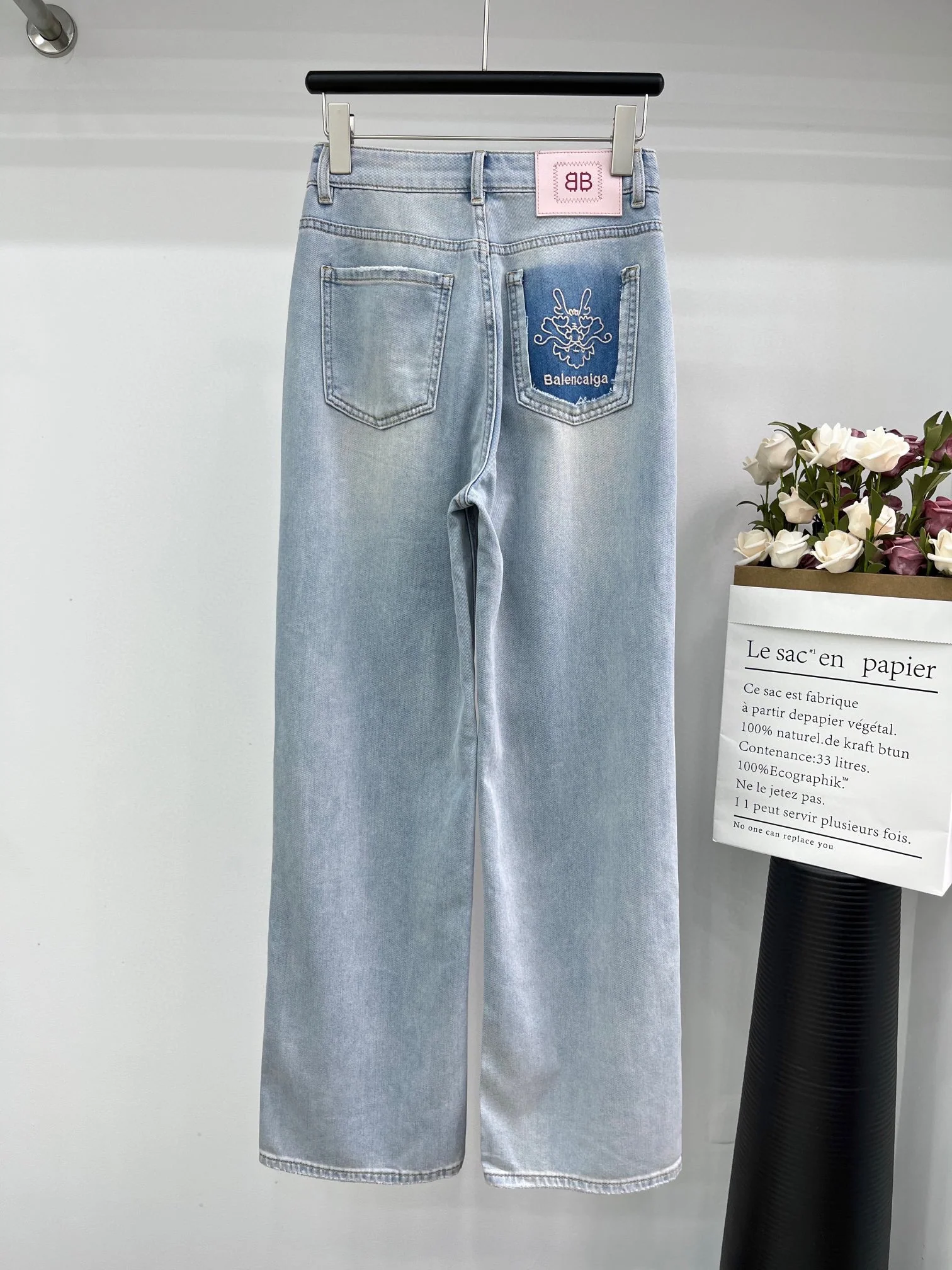 Джинсы Balenciaga 2403 Classic с вышивкой дракона