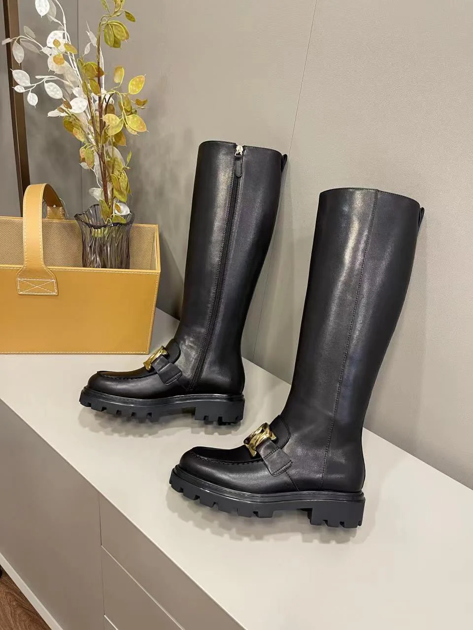 Новые ботинки Tods для ранней весны 2022 года.