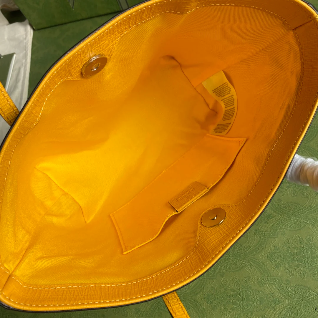 Сумка-шоппер Gucci в виде плюшевого медведя.