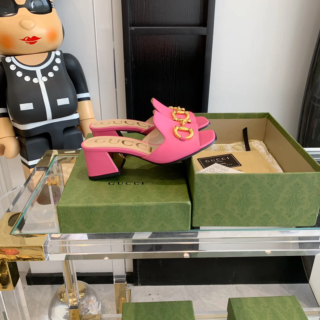 Босоножки Gucci с квадратным носком и низким каблуком