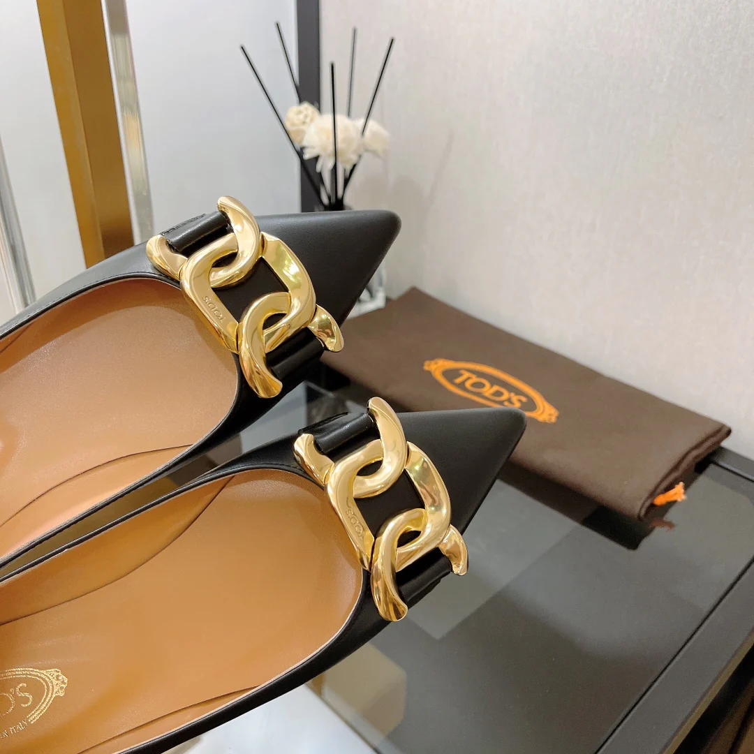 Туфли-балетки Tods с острым носком