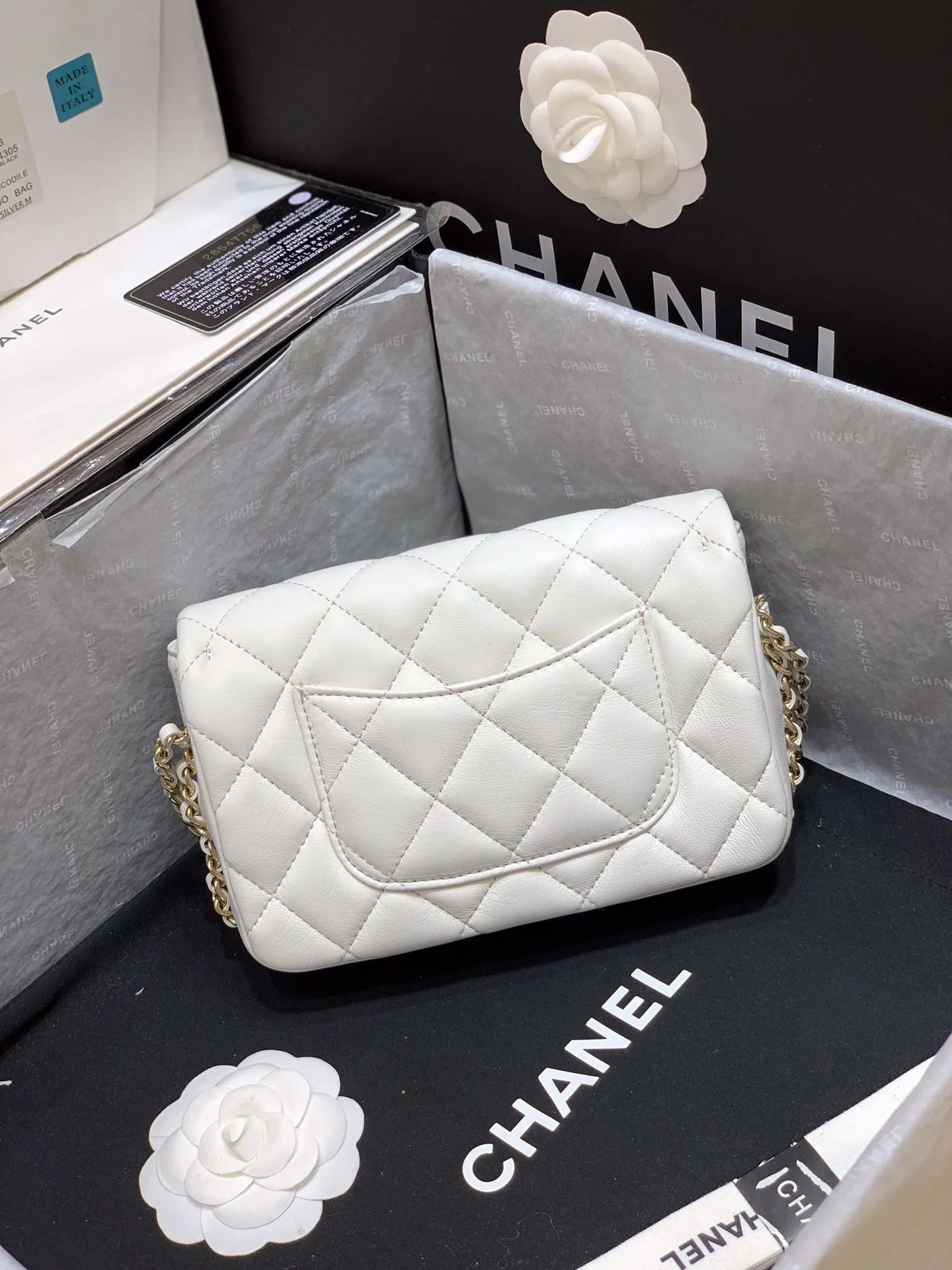 Сумка Chanel CF Pearl из коллекции Весна/Лето 2020 — белая — 18 см