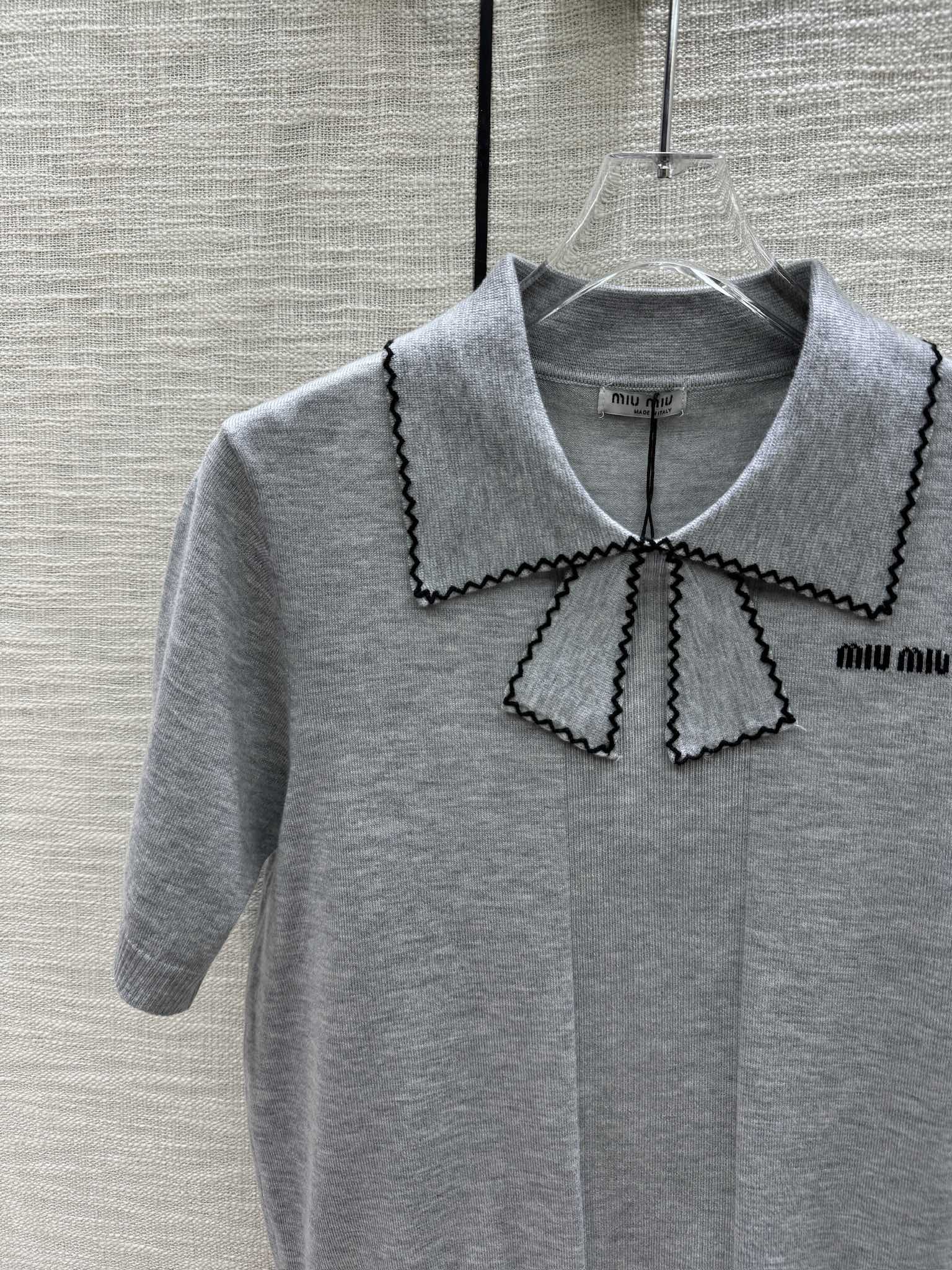 Miu Miu - 2404 - Трикотажная футболка с коротким рукавом и воротником 