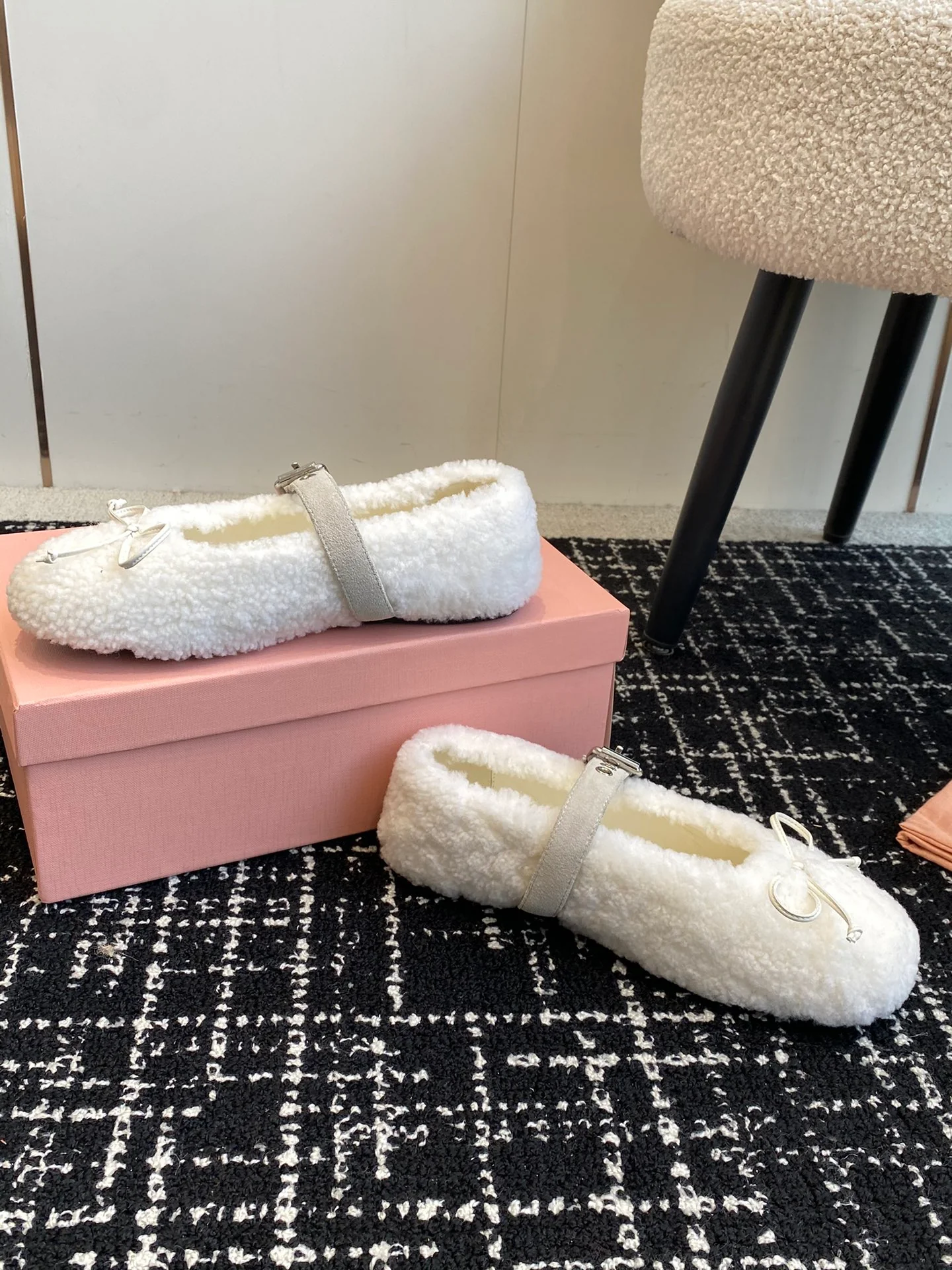 Шерстяные туфли Miu Miu 2024 - белые