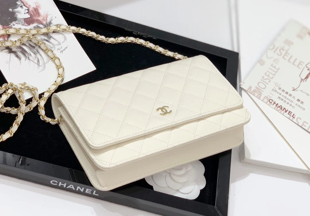 Пряжка Chanel WOC с узором ?Кунжут? из светлого золота - 2 шт.