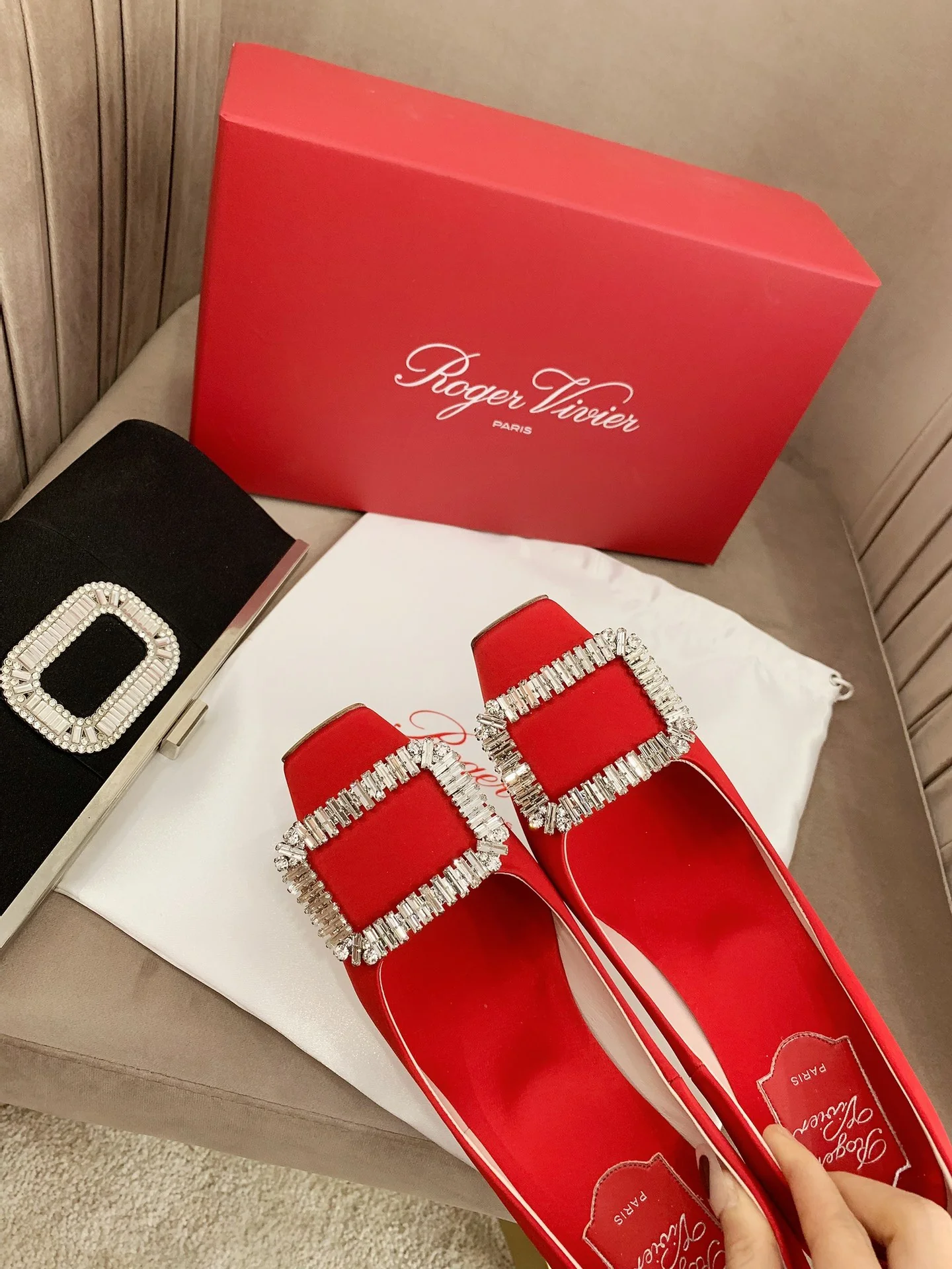 Туфли на банановом каблуке RV-7-5 см - Шелковая пряжка со стразами - Ярко-красные