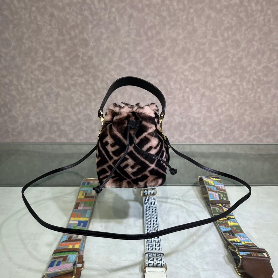 Миниатюрная шерстяная сумка-ведро Fendi Mon Tresor