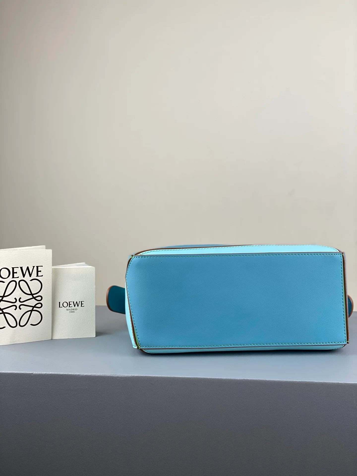 Сумка Loewe Puzzle из телячьей кожи - 1