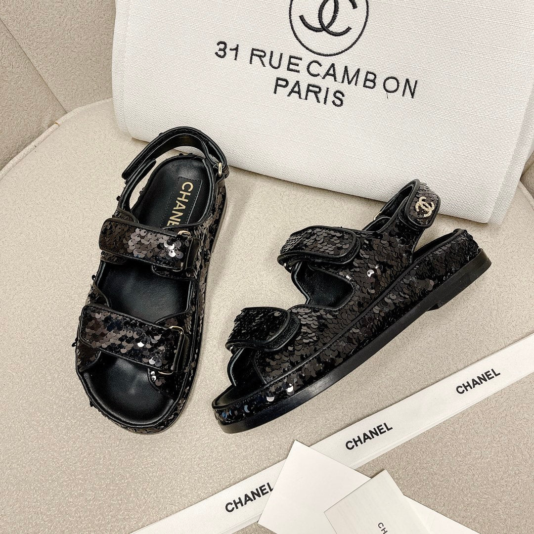 Chanel - Черные сандалии с пайетками