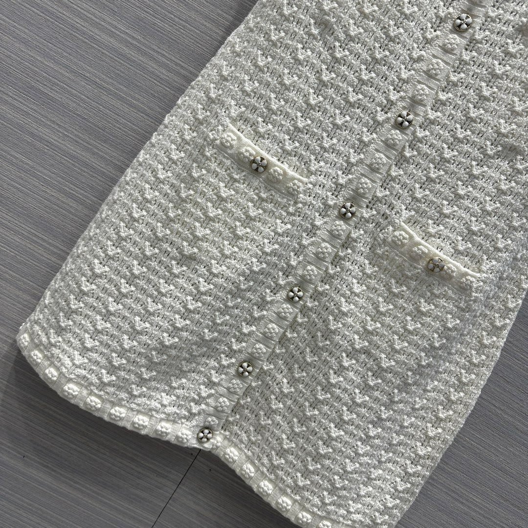 Chanel 2403 - Платье-жилет с ажурной фактурой и тиснением, выполненное в технике сложной ручной работы.