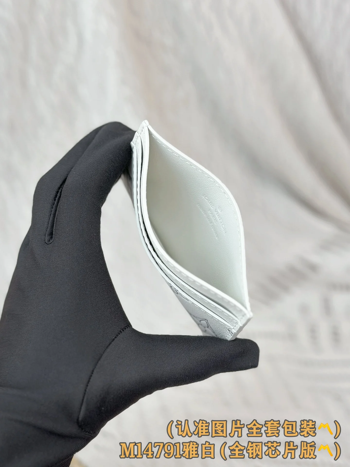 LV-m14791 — Двусторонняя визитная карточка — Элегантный белый цвет