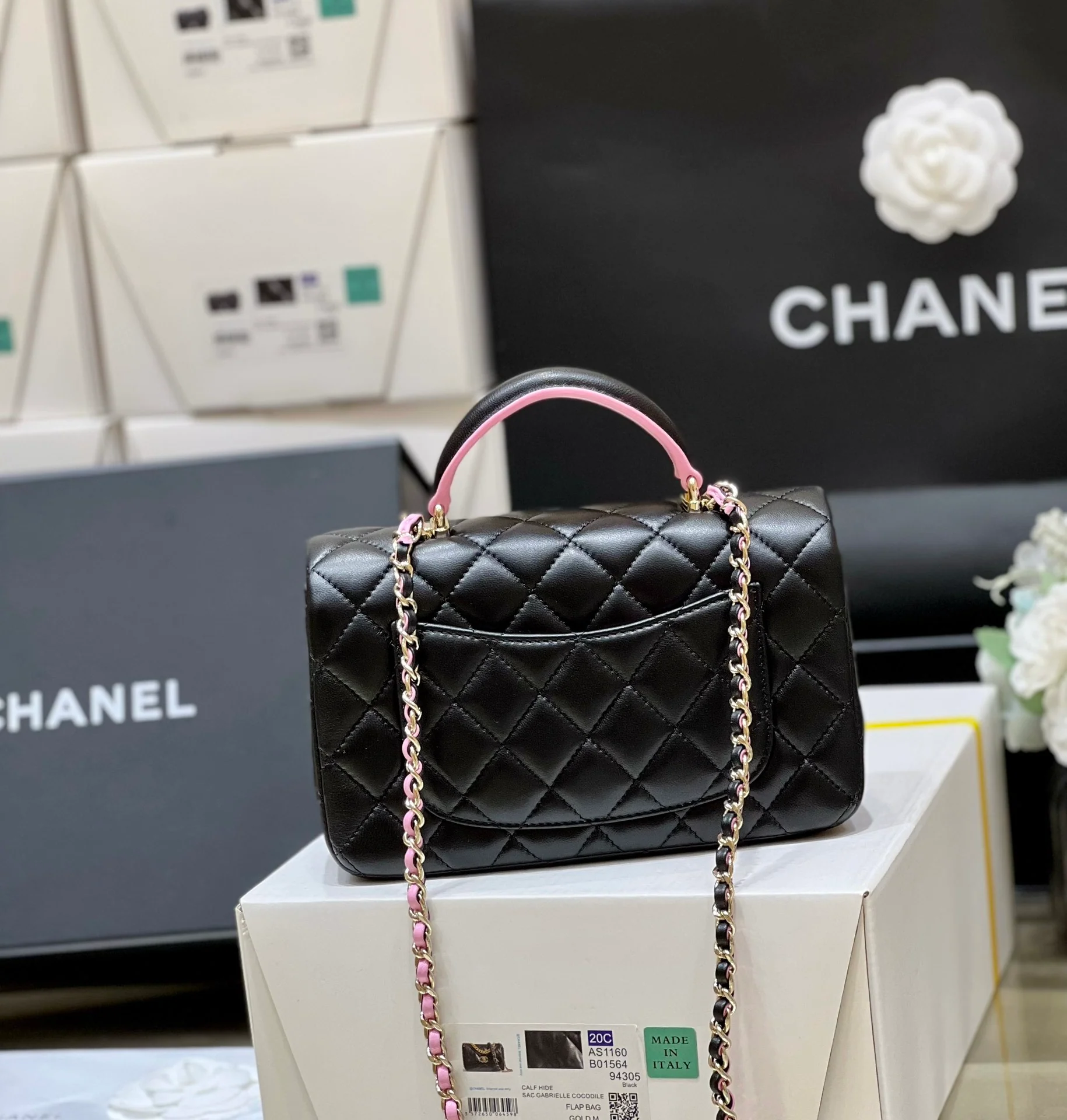 Новинка сезона весна/лето 2023 от Chanel - сумка CF - 20 см - черно-розовая