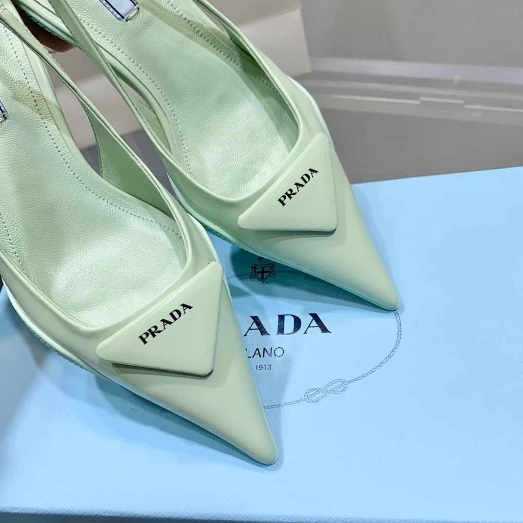 Prada - Зеленые туфли на низком каблуке