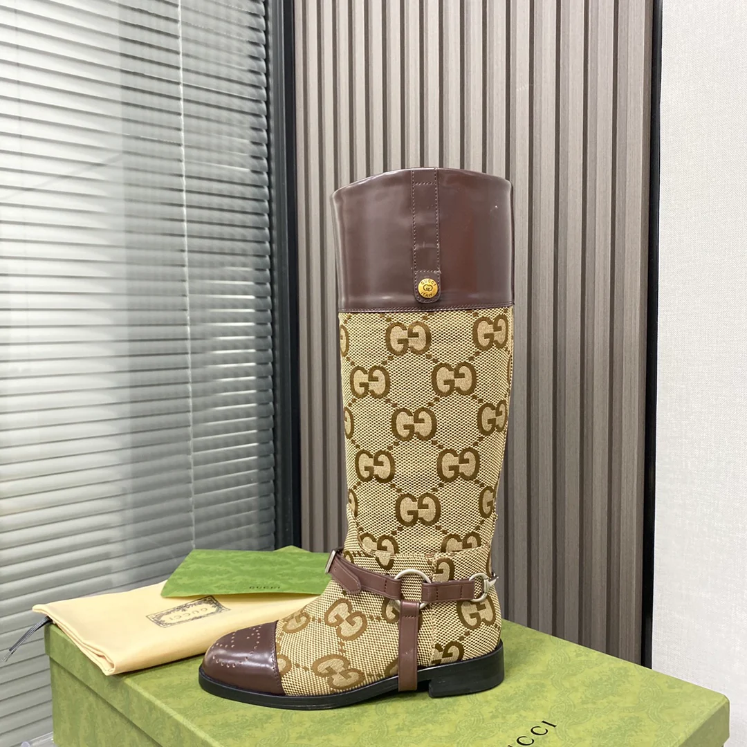 Новинка сезона осень/зима 2022 от Gucci — сапоги для верховой езды в стиле подиума.