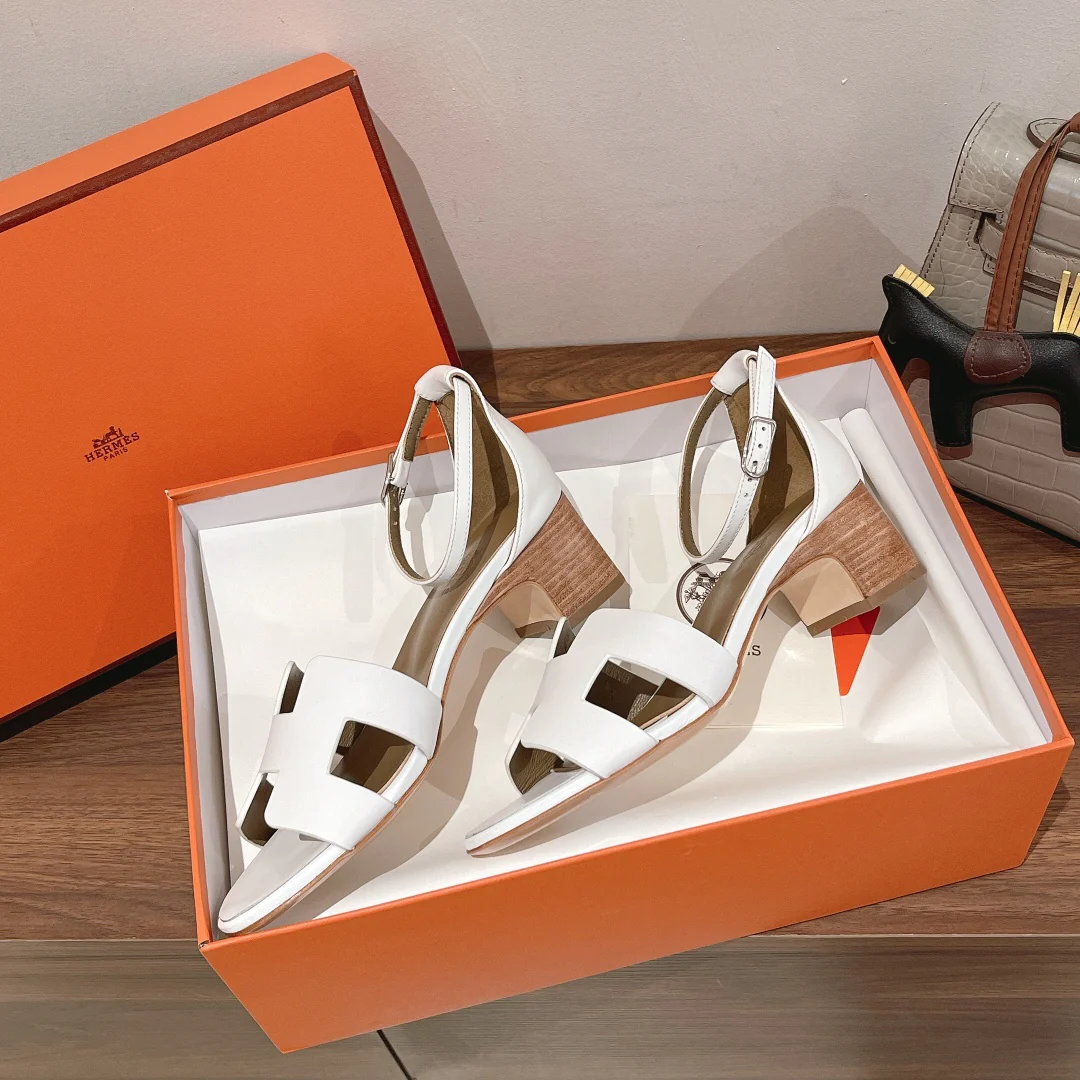 Сандалии Hermes на низком каблуке